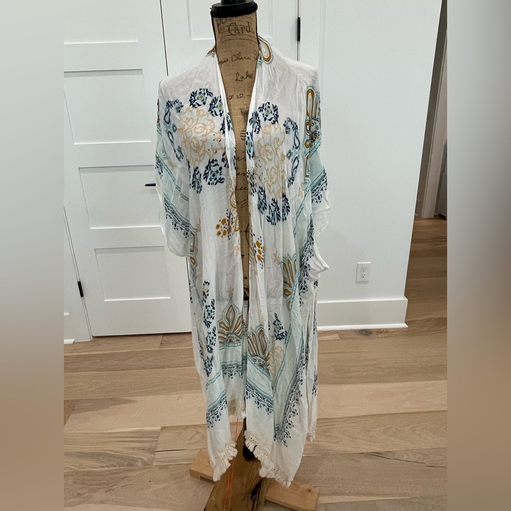 Altar'd State White and Blue Floral Accent Kimono